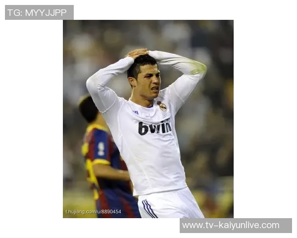 塞梅多传中C罗错失良机做出遗憾手势只差一点就能进球