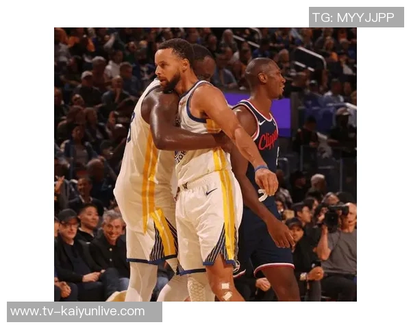 科尔盛赞库里在球队中的核心地位一切战术围绕他展开 科尔盛赞库里在球队中的核心地位一切战术围绕他展开